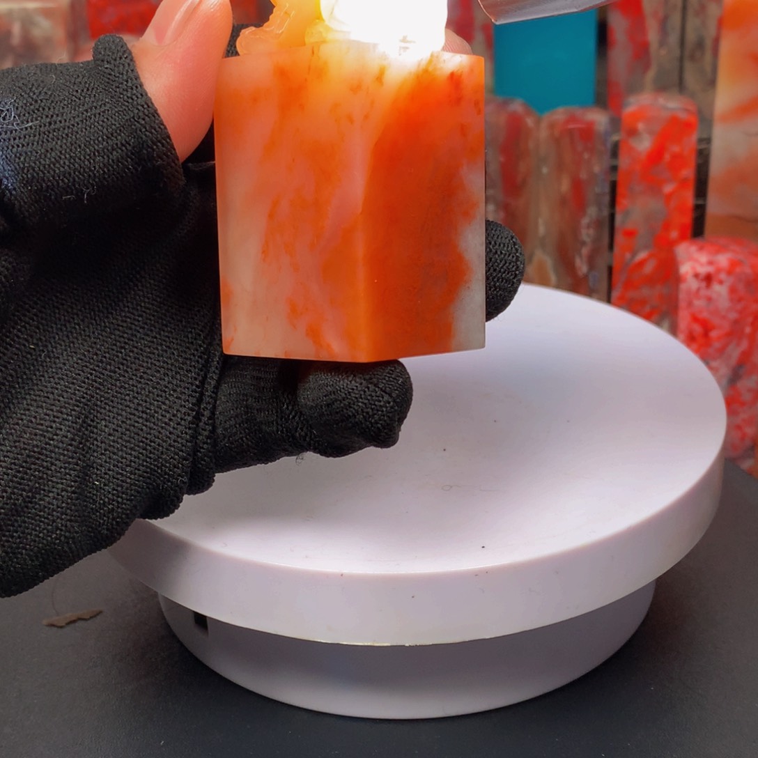 昌化石结晶桃花冻钮章