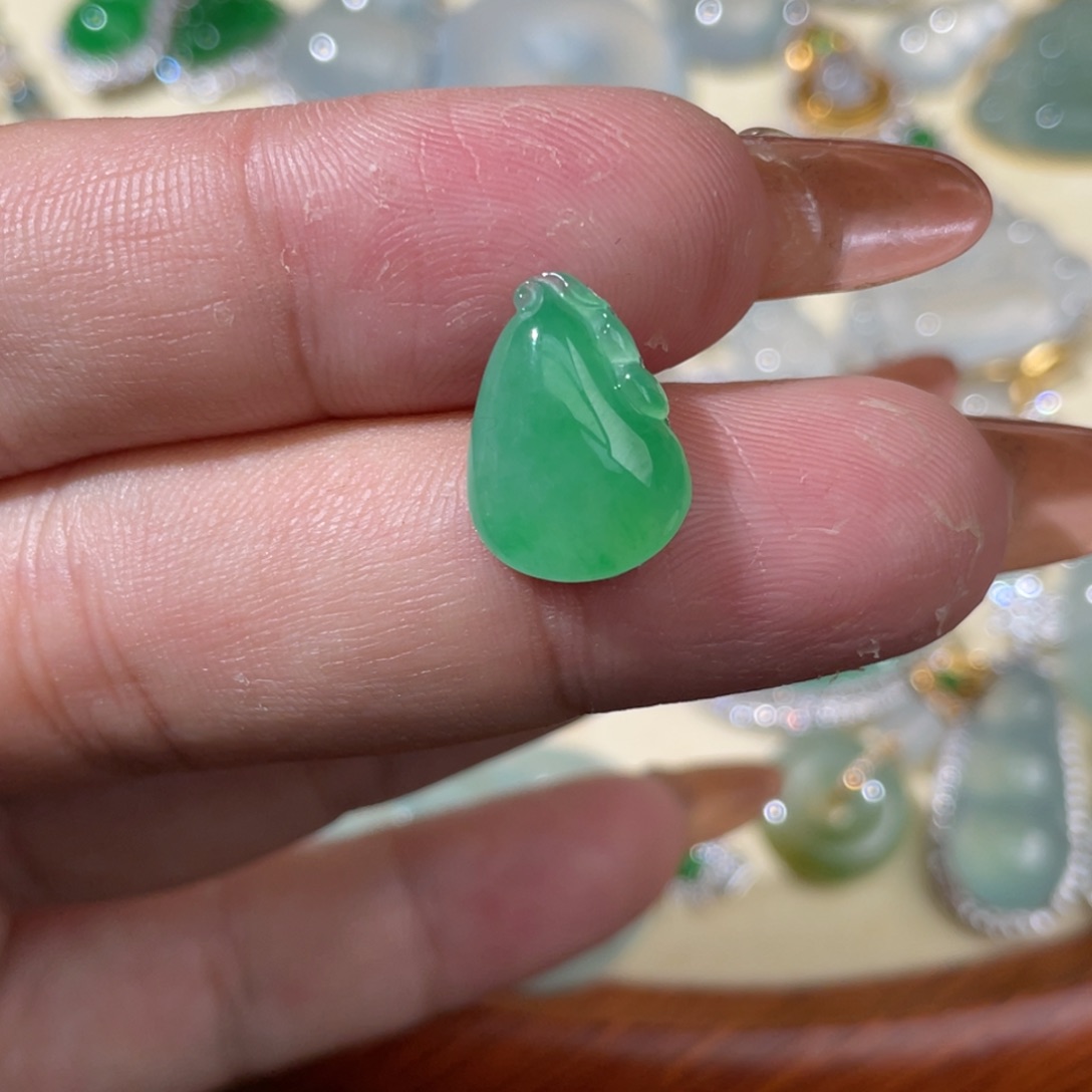 翡翠戒指未镶嵌瓜