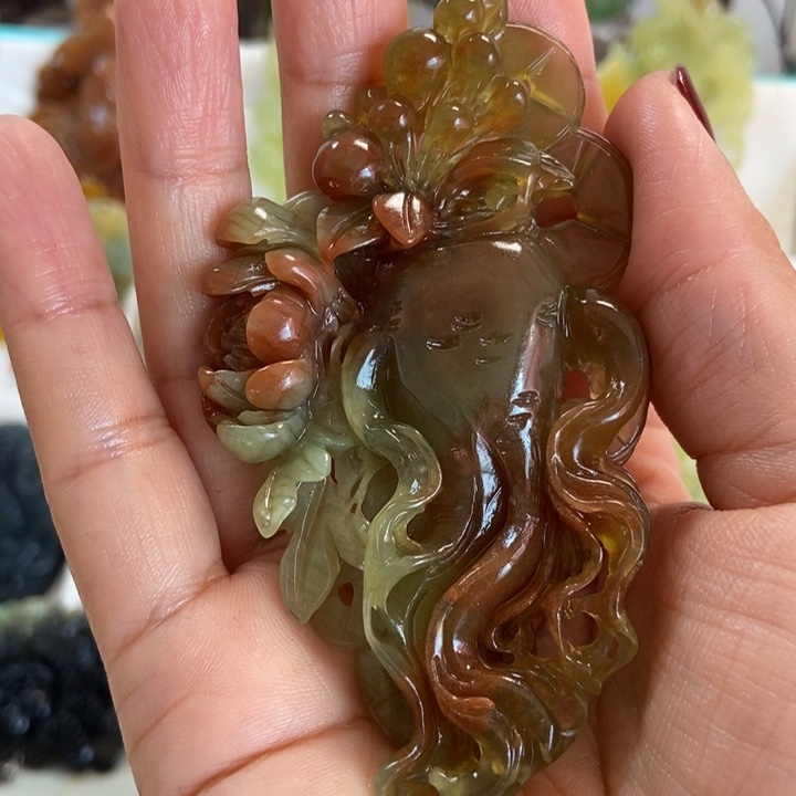 蛇纹石玉颈饰未镶嵌随**驭