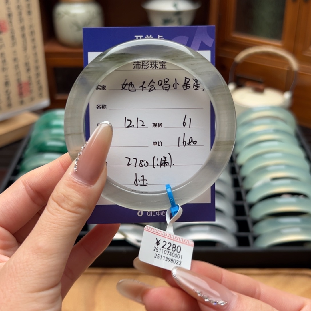 石英质玉未镶嵌手镯