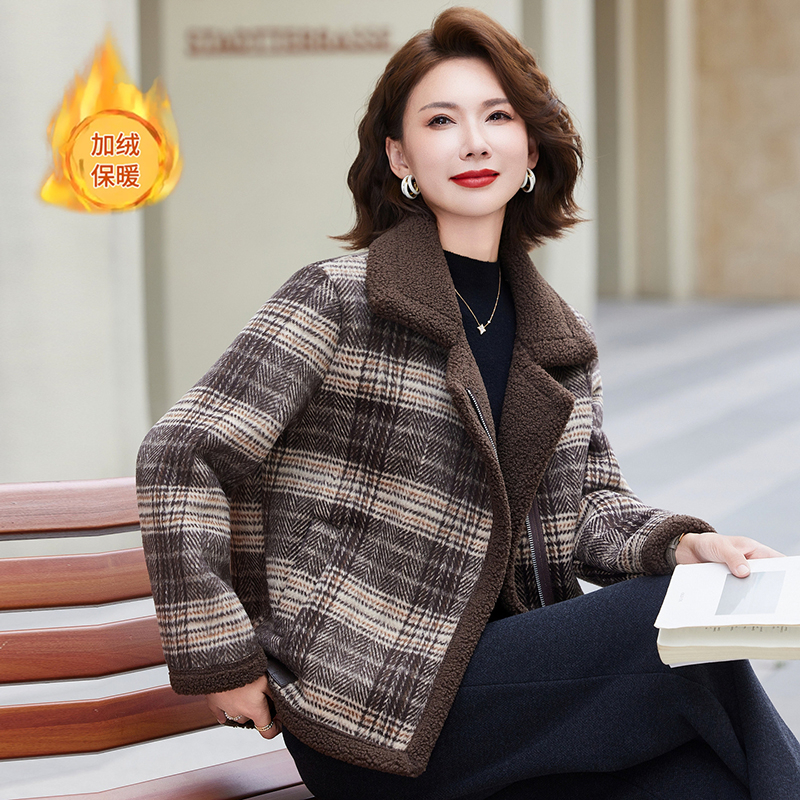 中年妈妈冬季外套短款2025新款中老年女装格子时尚洋气上衣