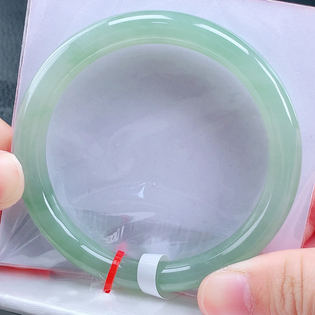 未镶嵌手镯（圆镯）翡翠57圈