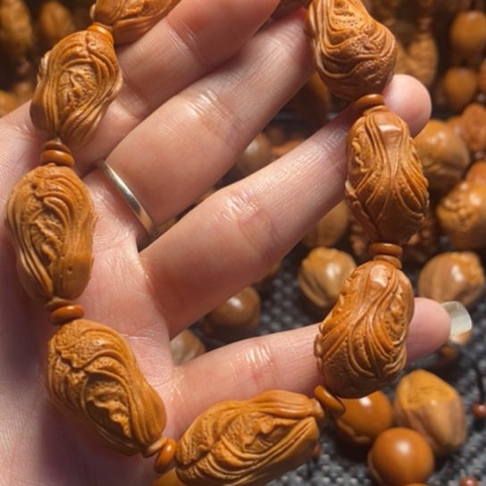 橄榄核吊坠白菜手串