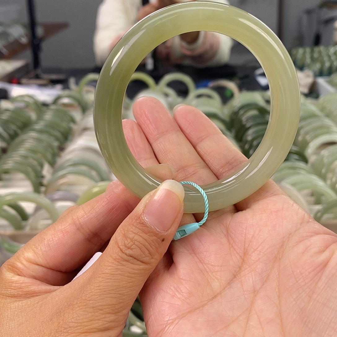 和田玉和田玉手镯56未镶嵌