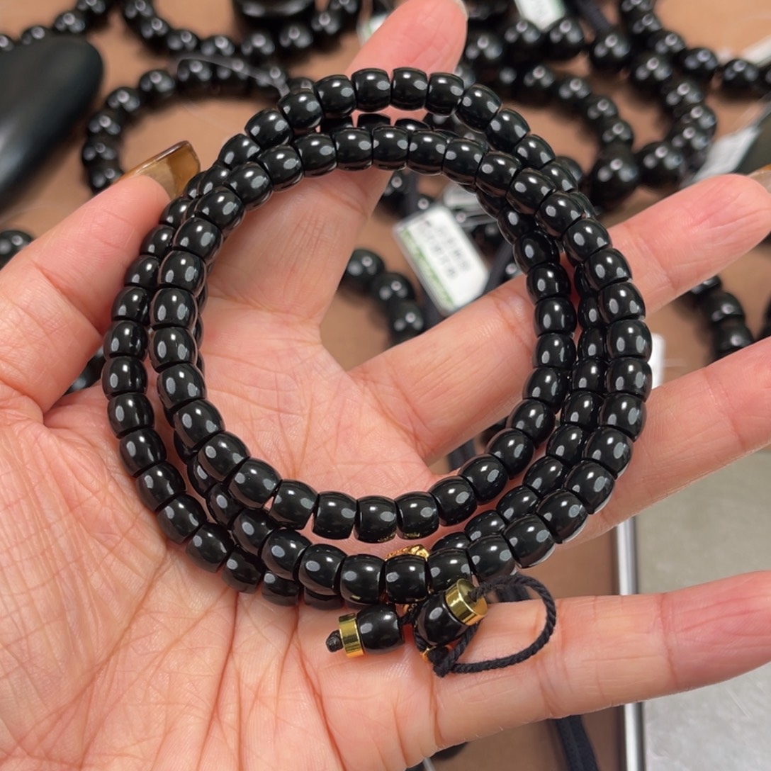 三***尘和田玉未镶嵌手串