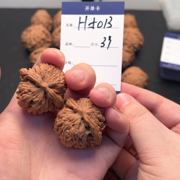 文玩核桃把件江*山西老树汉高楼5013