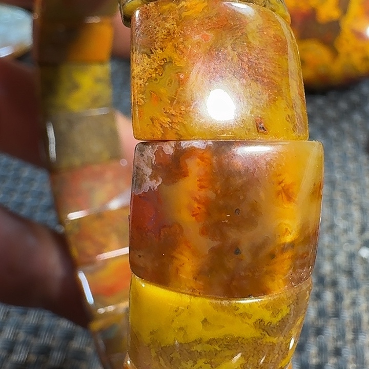 奎***姐玛瑙/玉髓未镶嵌颈饰