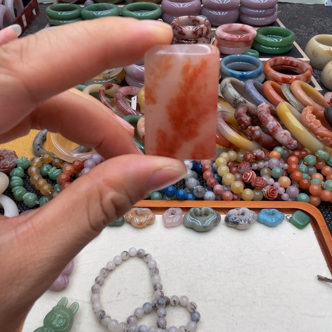 石英质玉未镶嵌圈口齐全