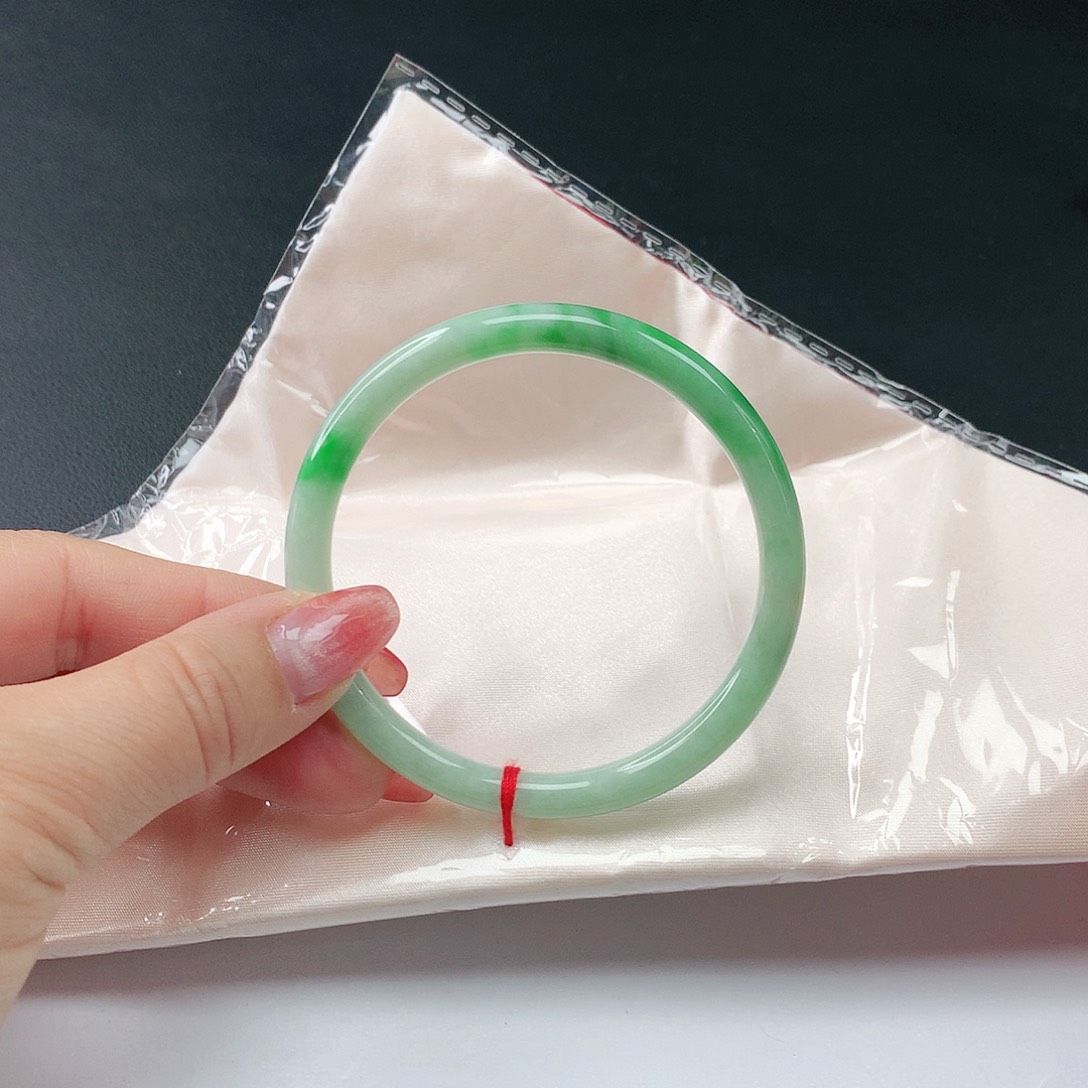 翡翠手镯未镶嵌翡翠183