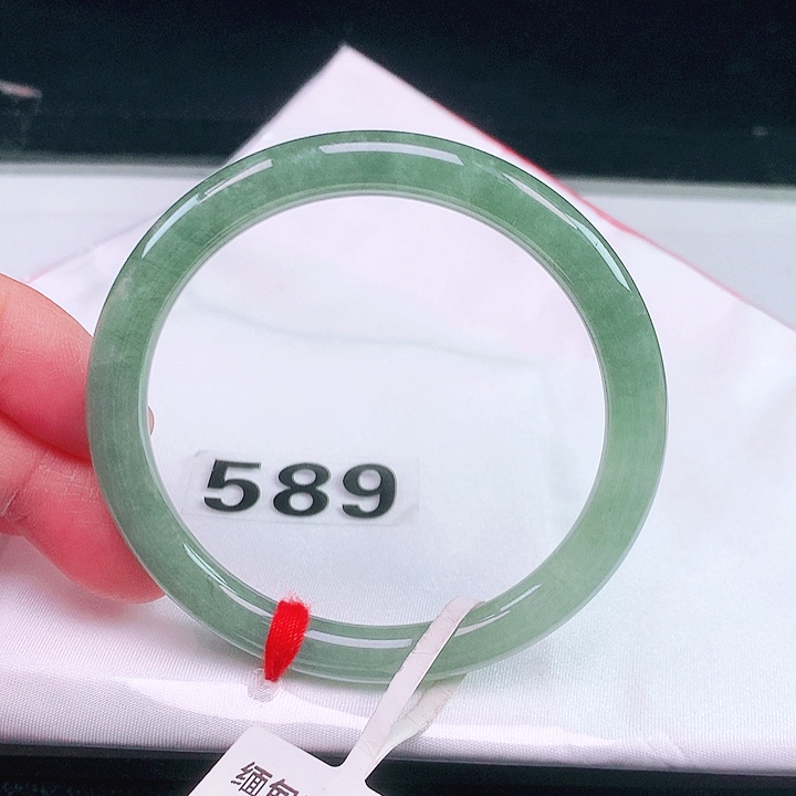 翡翠未镶嵌手镯（圆镯）589