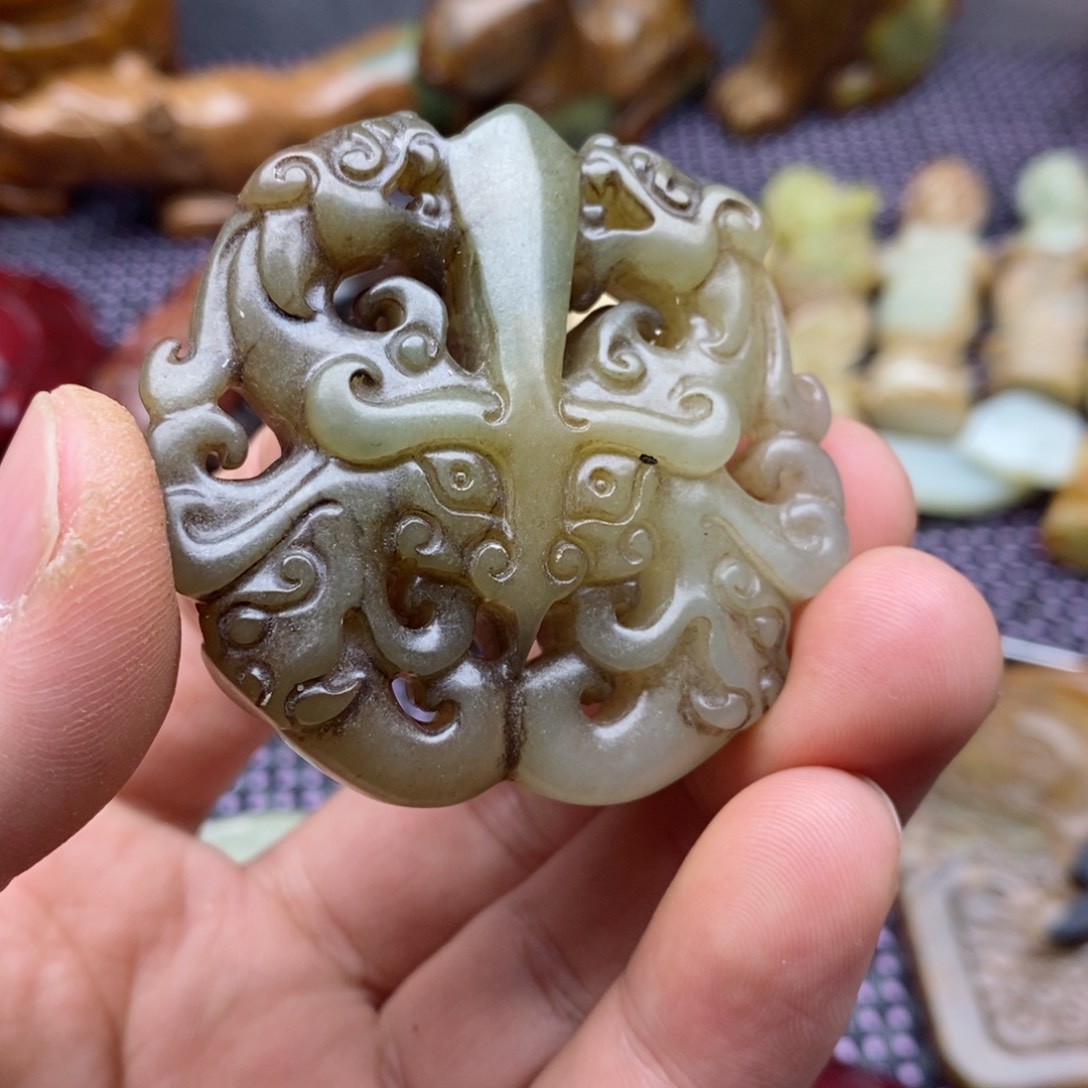 蛇纹石玉颈饰未镶嵌