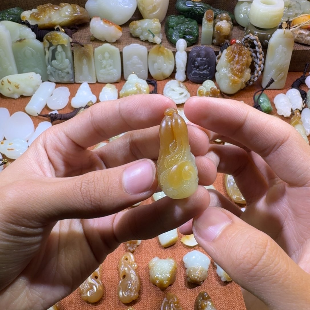 和田玉颈饰未镶嵌