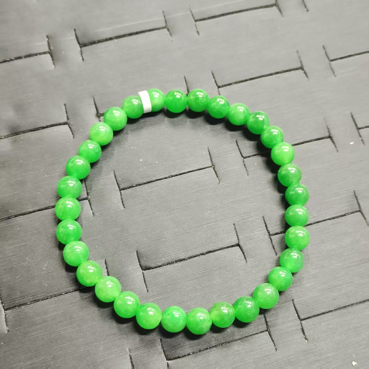 绿翠色圆珠手串（ 多样性发其一 颜色微差）