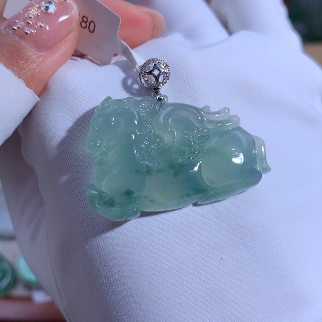 翡翠颈饰18K金镶嵌唐马