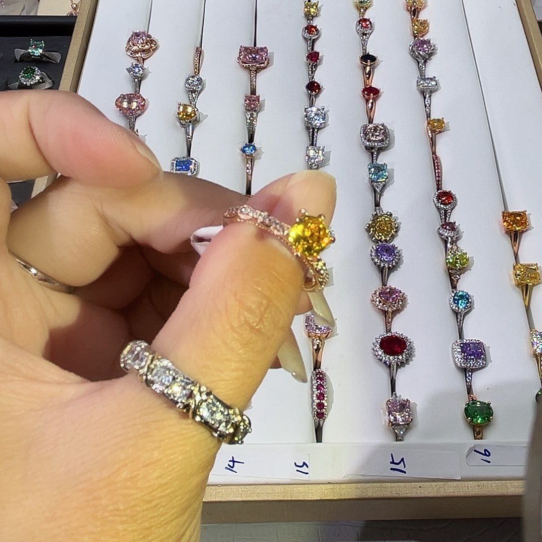 莫桑石非金属B K枚蕾丝六爪（换白钻）一卡-15