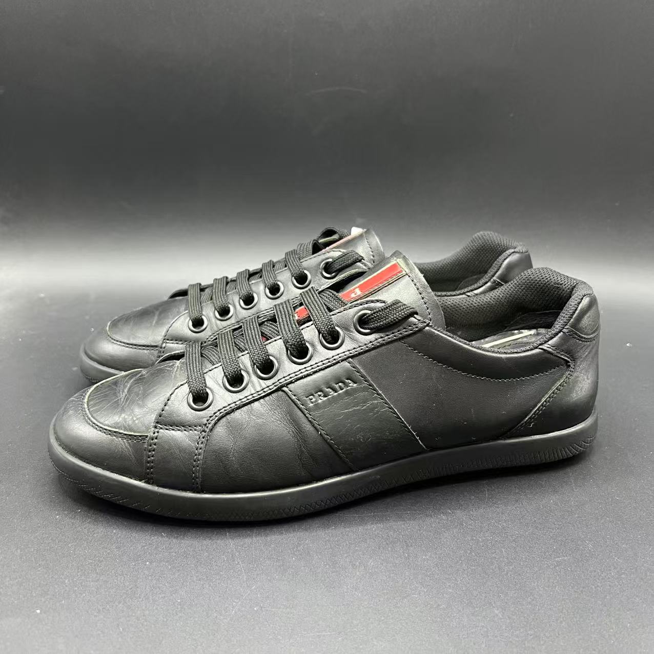 95新 Prada/普拉达 男士时尚经典百搭休闲真皮黑色板鞋40码 zy198