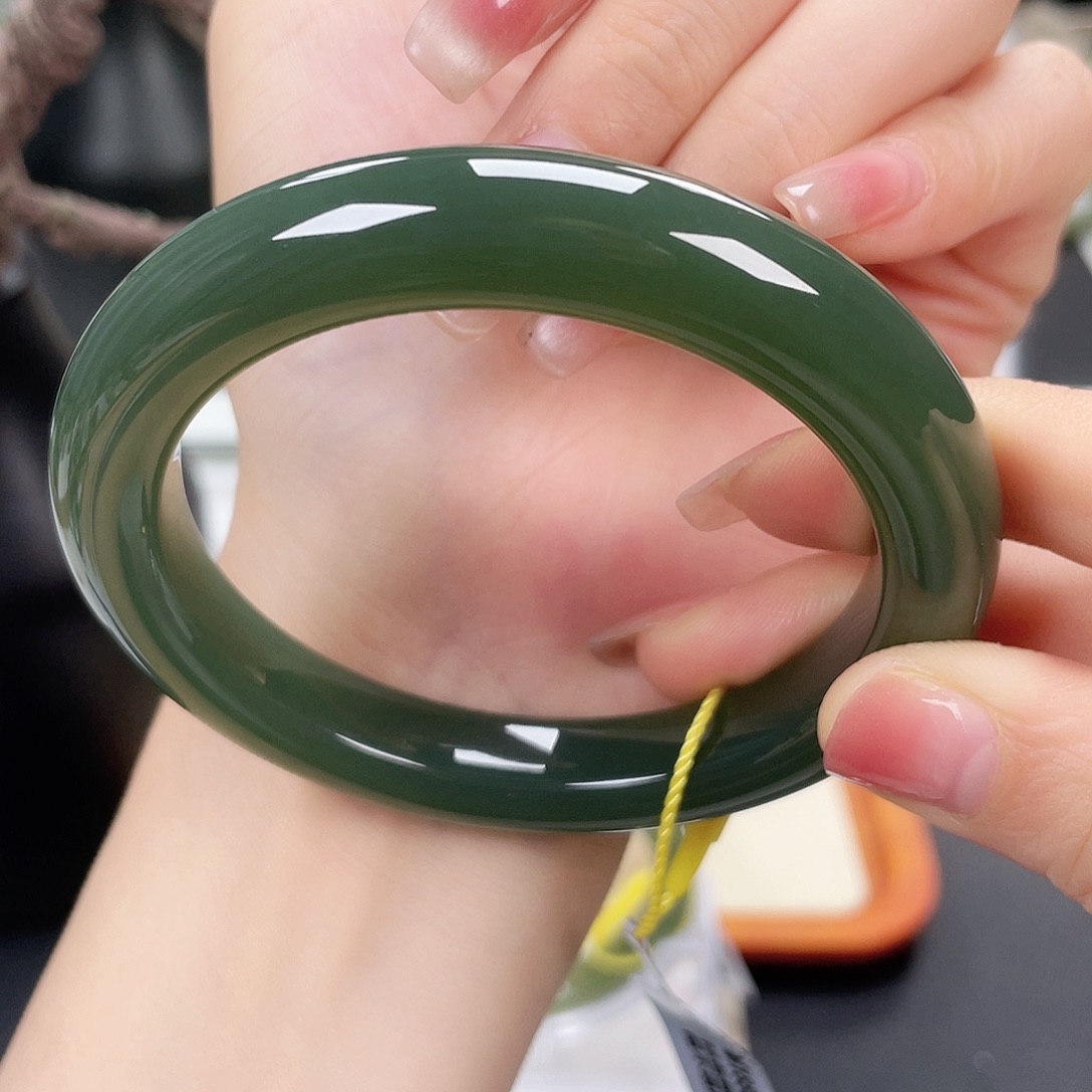 和田玉手镯60未镶嵌