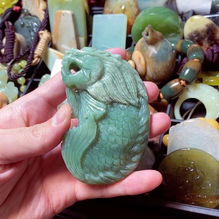 蛇纹石玉颈饰未镶嵌