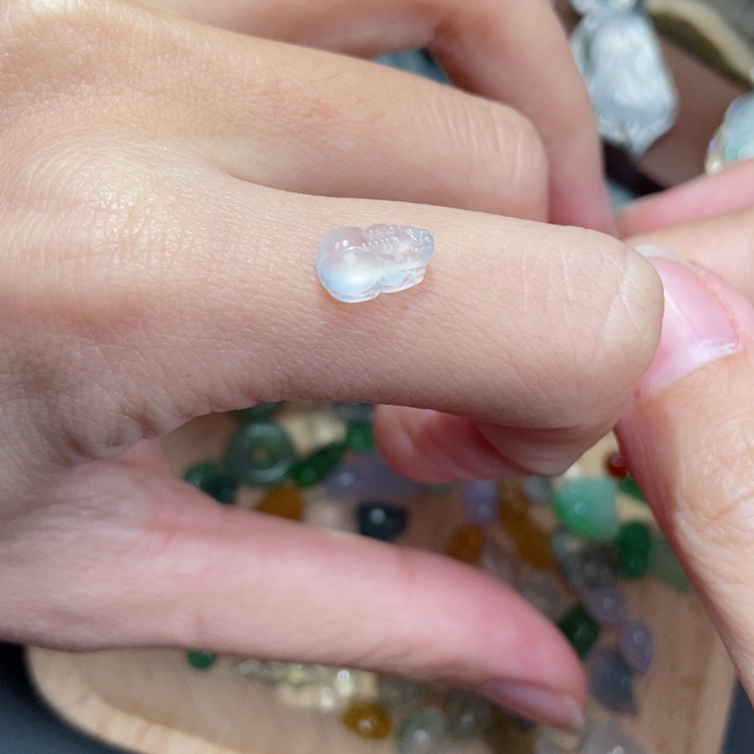 翡翠颈饰未镶嵌翡翠