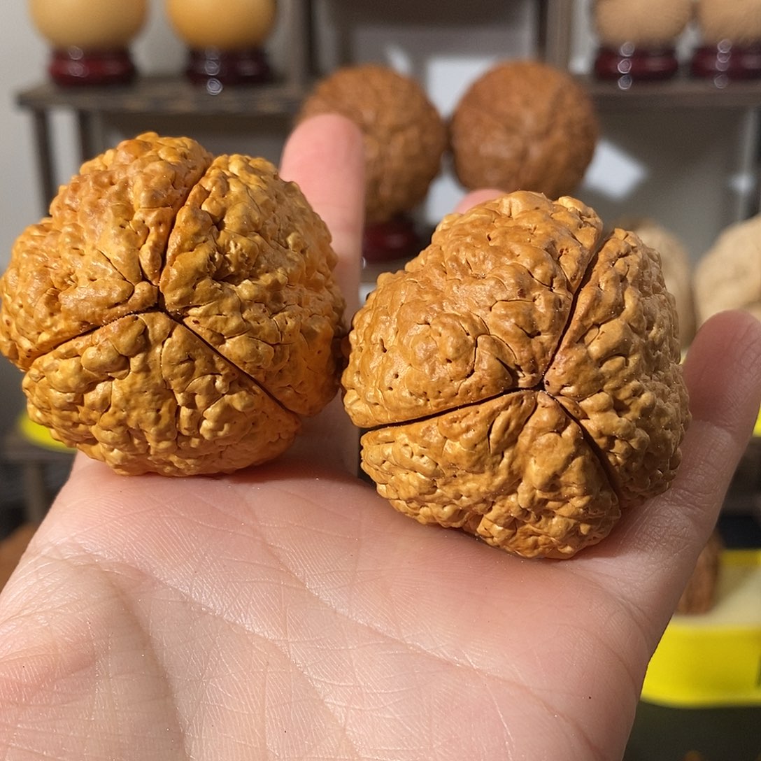 吊坠文玩核桃三瓣脑纹金刚练手微色4654