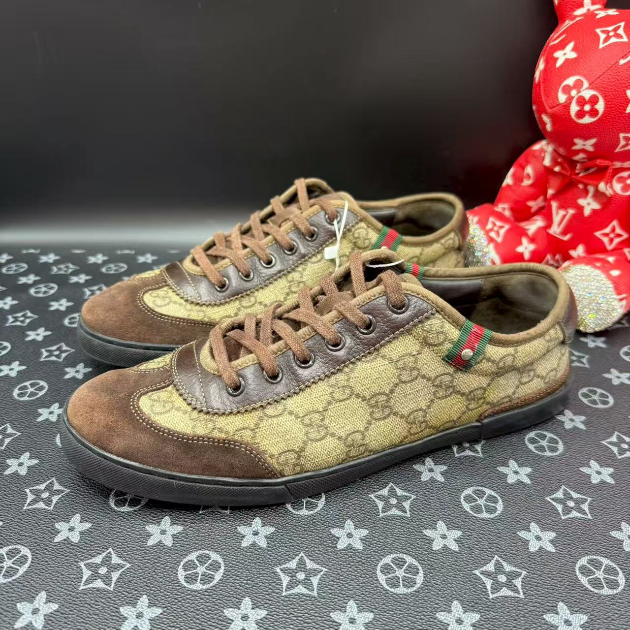 95新 GUCCI/古驰 男士时尚棕老花德训板鞋40欧码 lz369