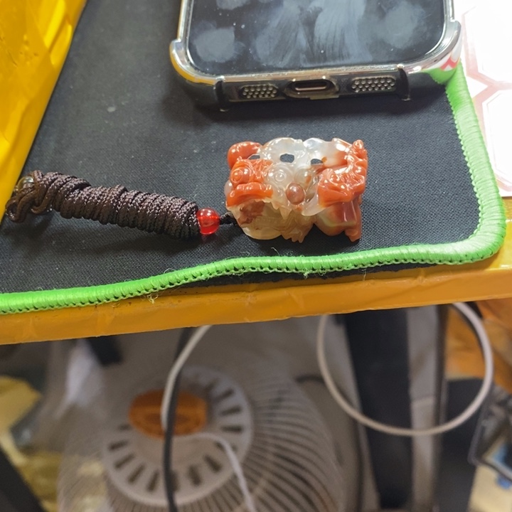 石英质玉（黄龙玉）颈饰合金