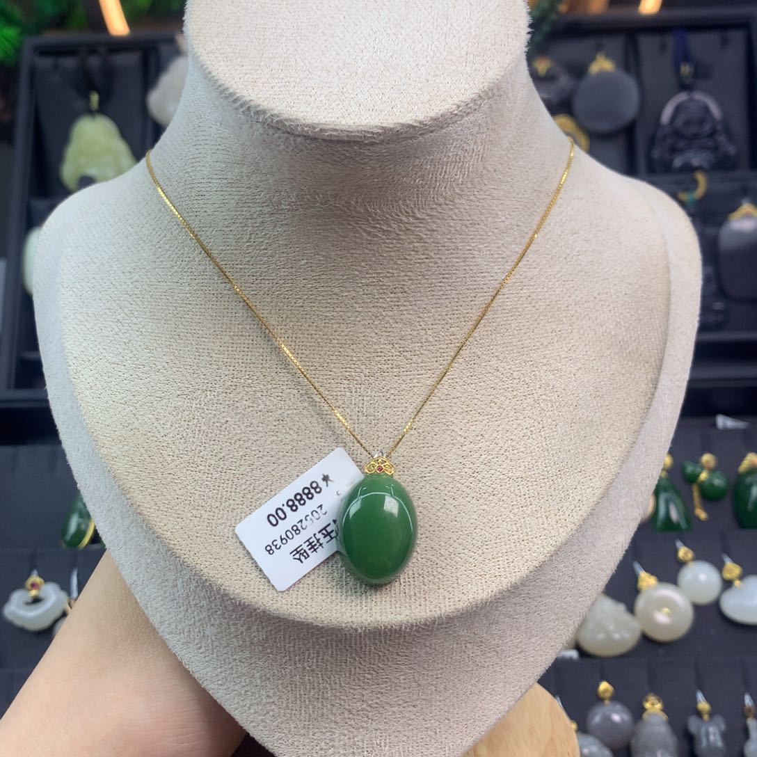 和田玉吊坠18K金镶嵌