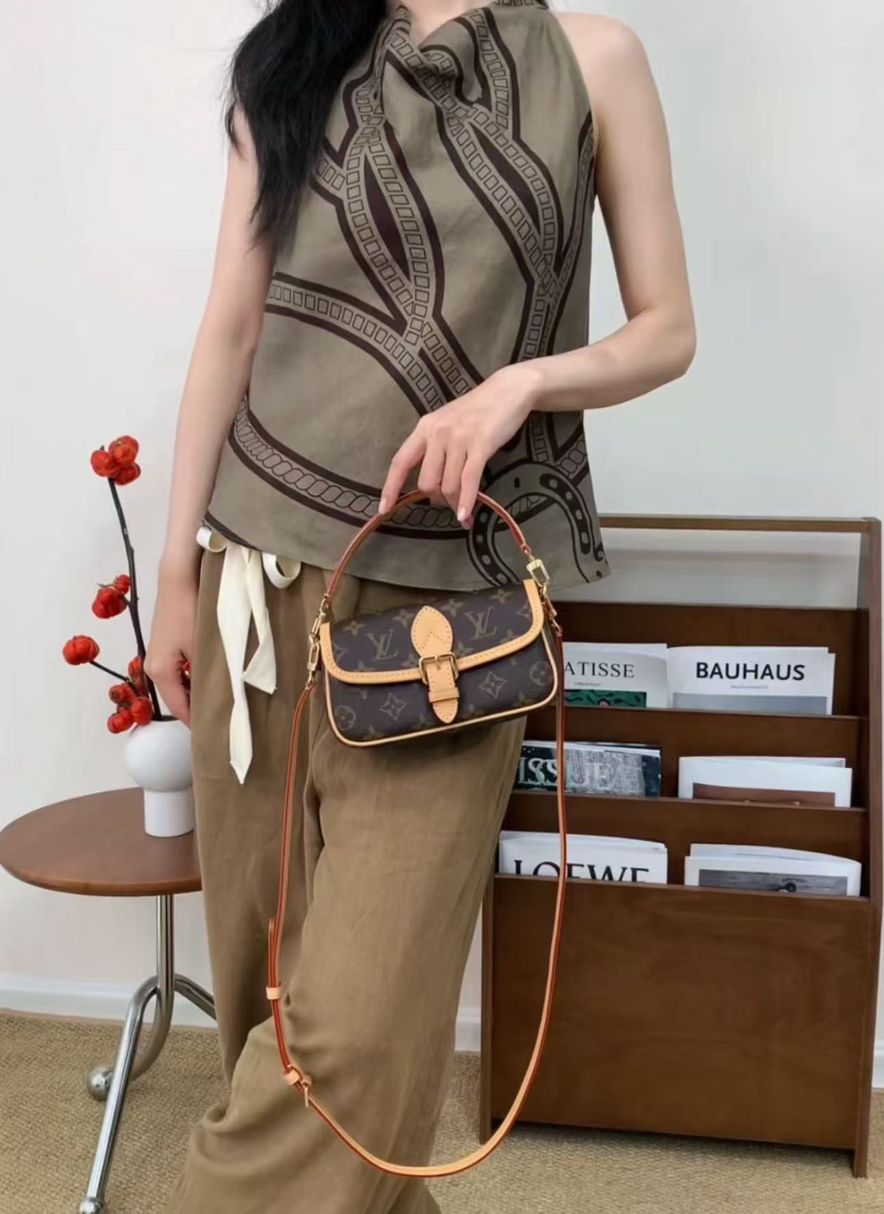 99新 LouisVuitton/路易威登 nano法棍肩带芯片款/手提包斜挎包