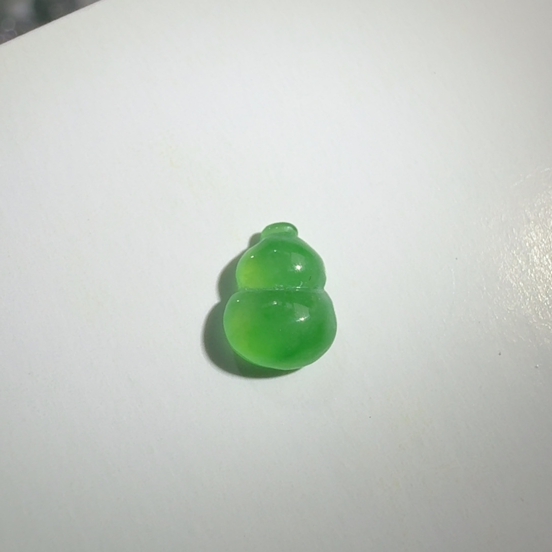 翡翠未镶嵌颈饰葫芦