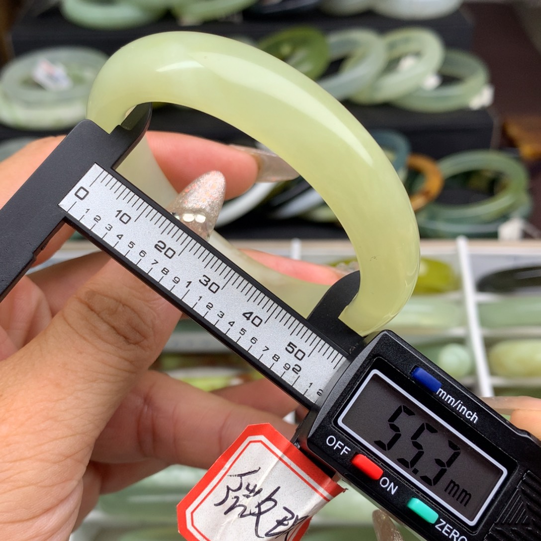 未镶嵌蛇纹石玉手镯683