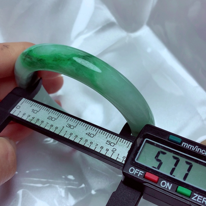 翡翠手镯未镶嵌手镯