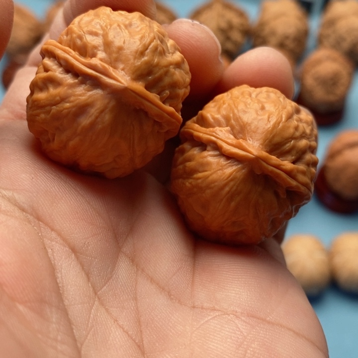 文玩核桃把件精品文玩手捻红玛瑙元