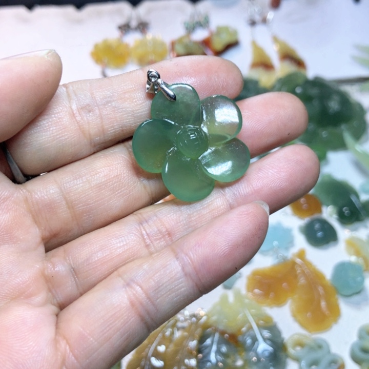 【闪购商品】蛇纹石玉挂件未镶嵌