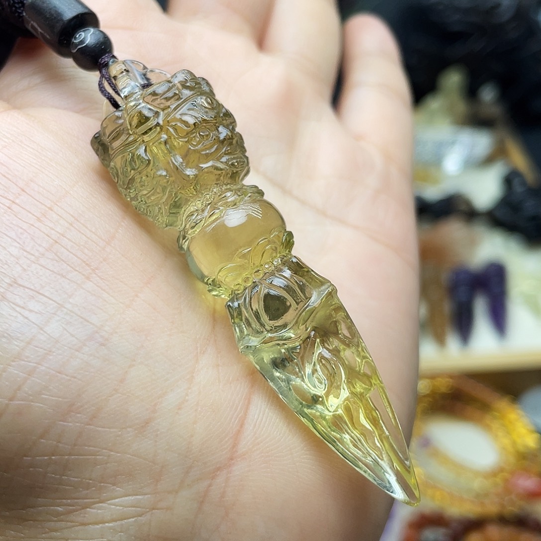 西***基未镶嵌水晶颈饰吊坠