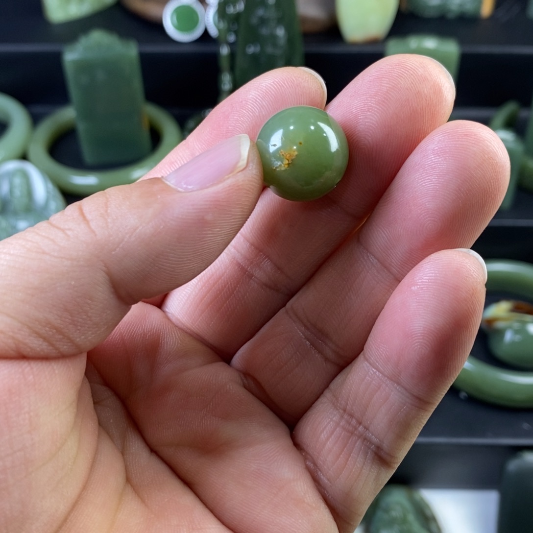 小***叉岫岩河磨玉（透闪石质玉）未镶嵌颈饰