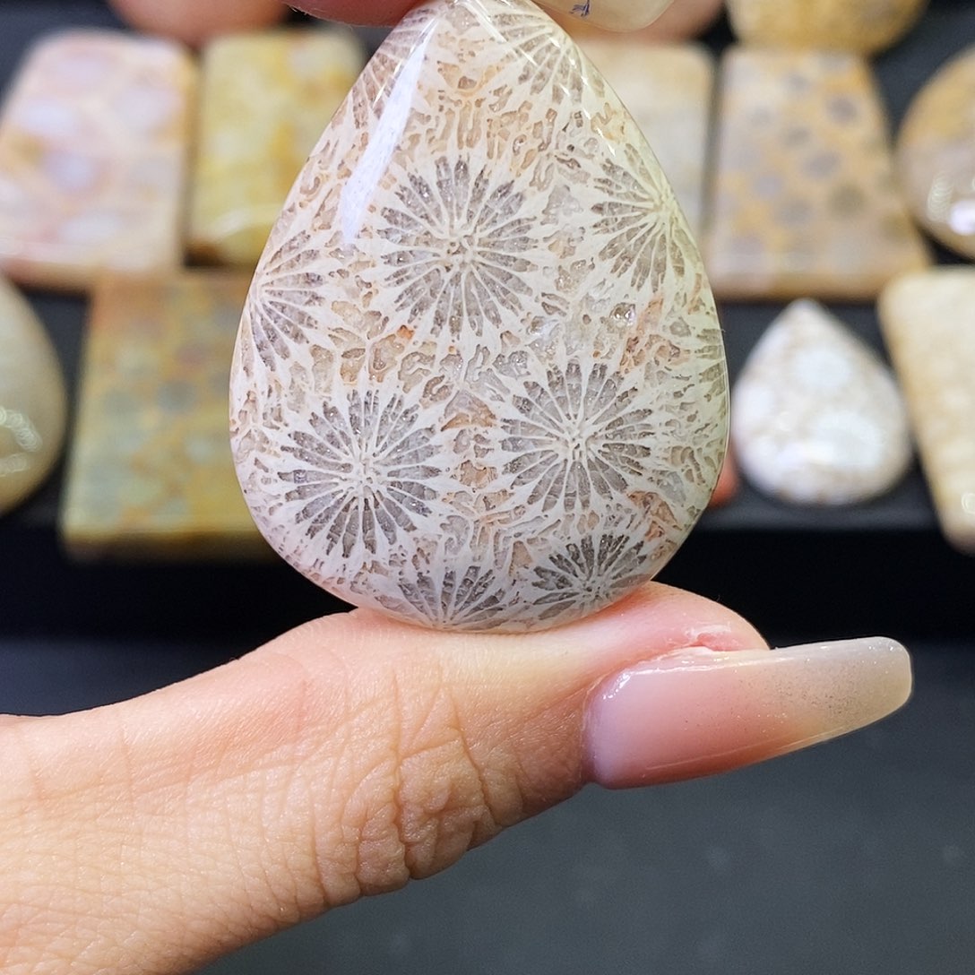 硅化玉颈饰合金柠**•