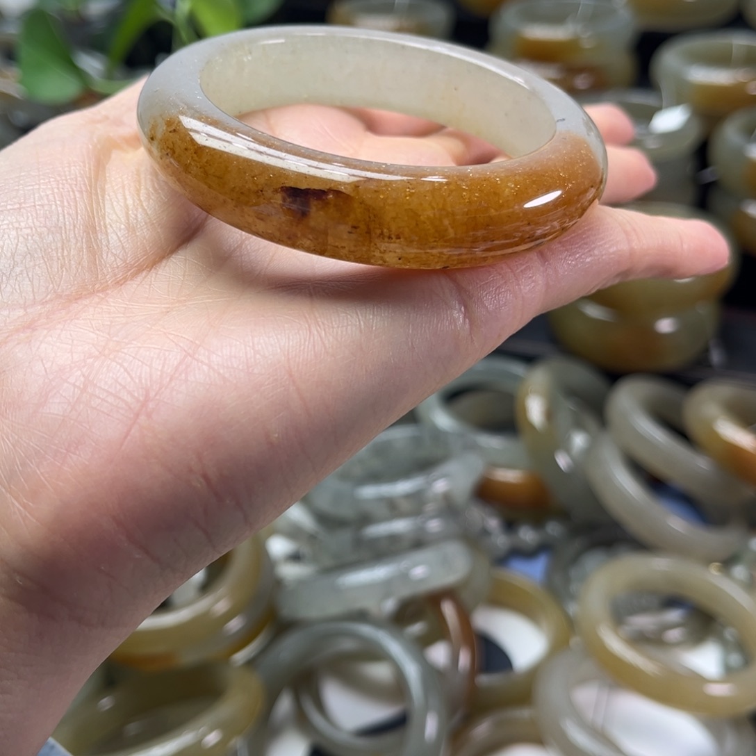 子***菱石英质玉未镶嵌手镯