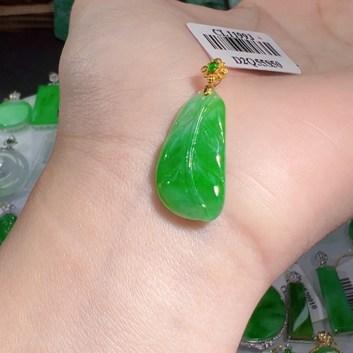 翡翠挂件18K金镶嵌翡翠