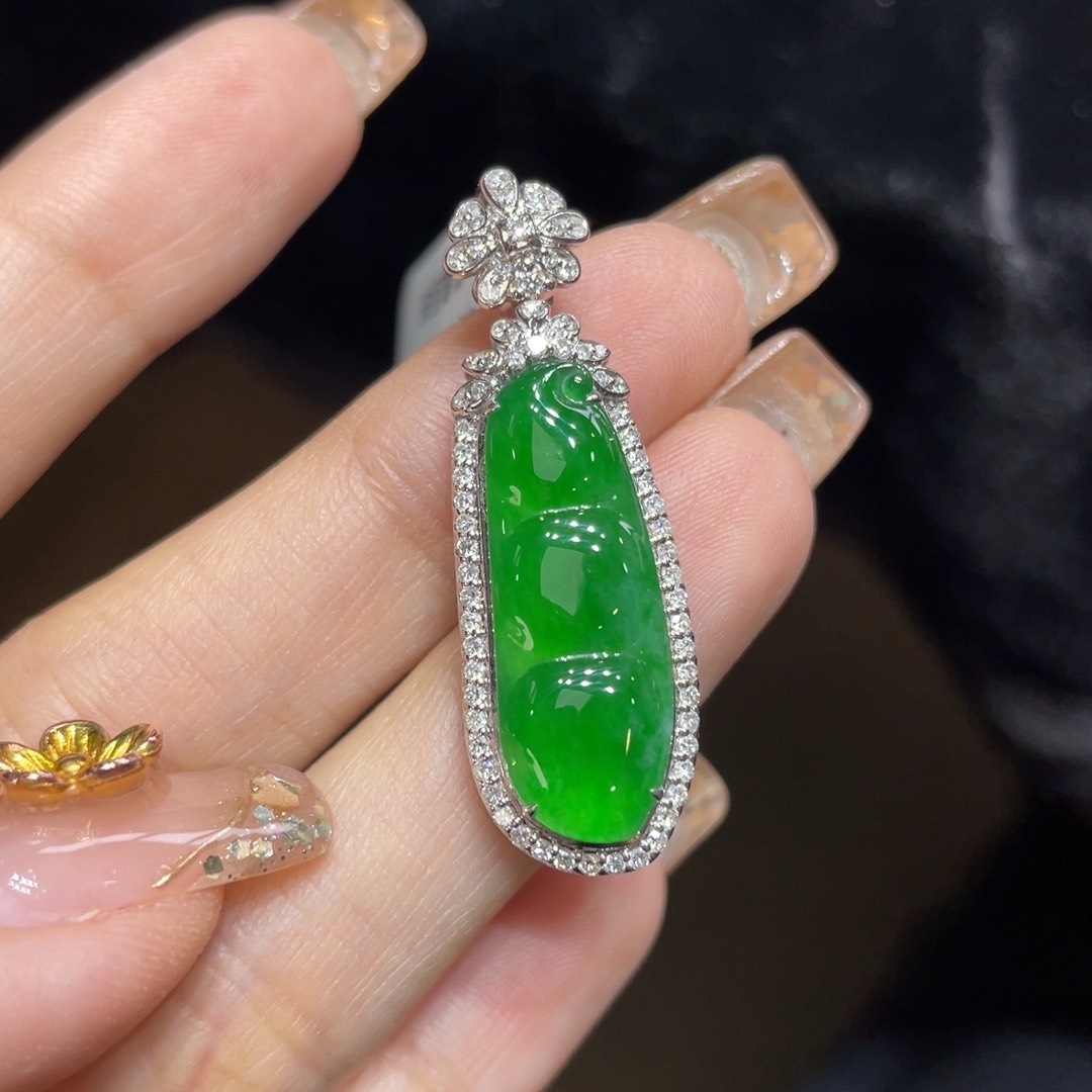 翡翠颈饰18K金镶嵌天然缅甸翡翠