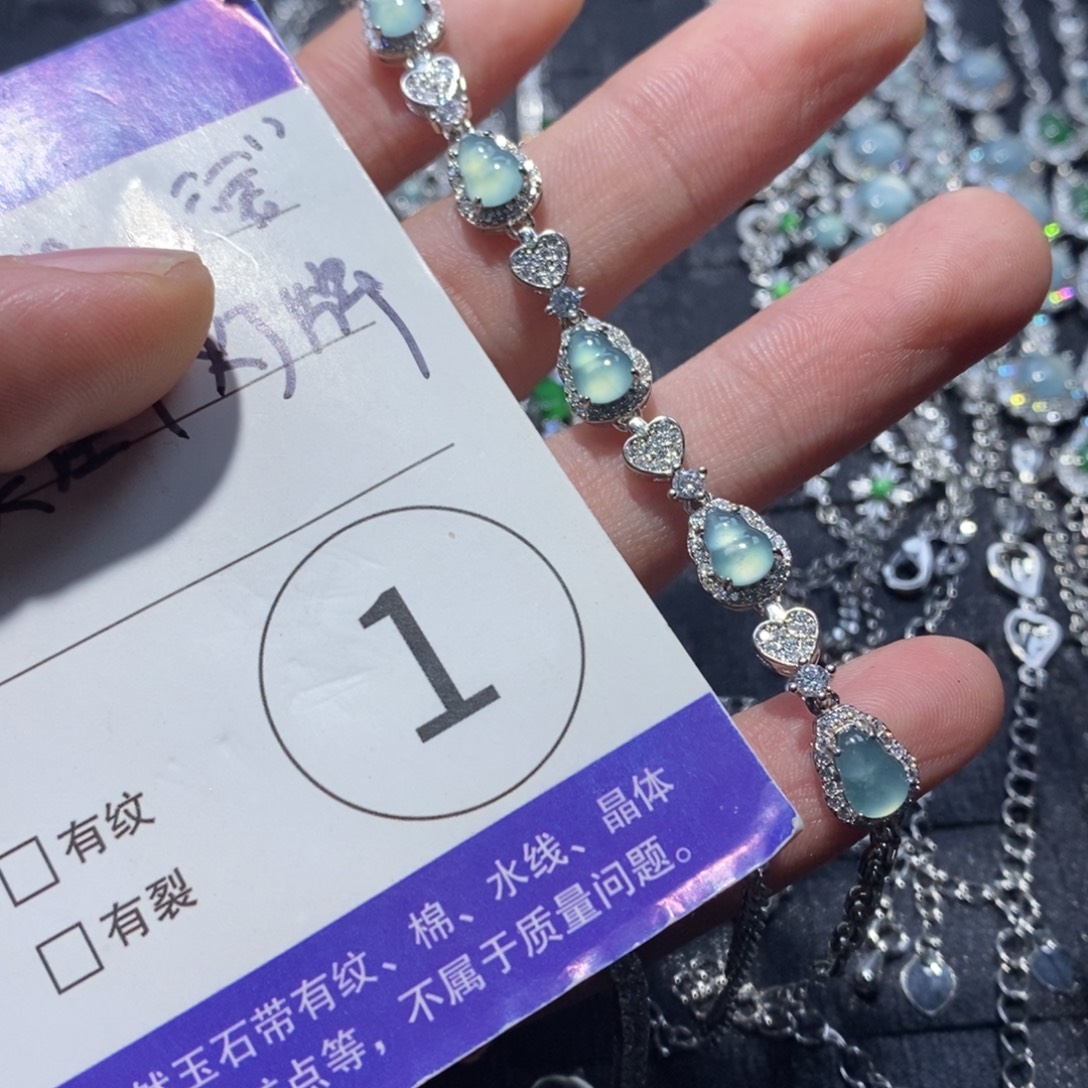 是***！翡翠未镶嵌颈饰翡翠