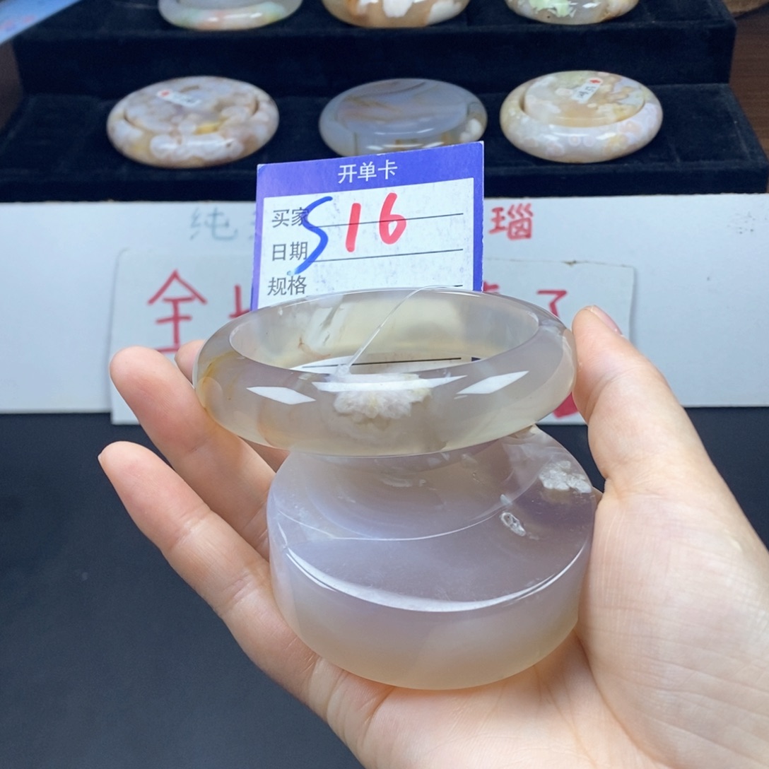 石英质玉手镯未镶嵌