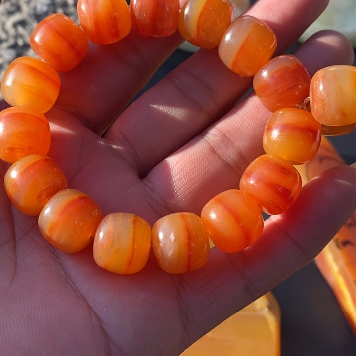 石英质玉（黄龙玉）未镶嵌颈饰