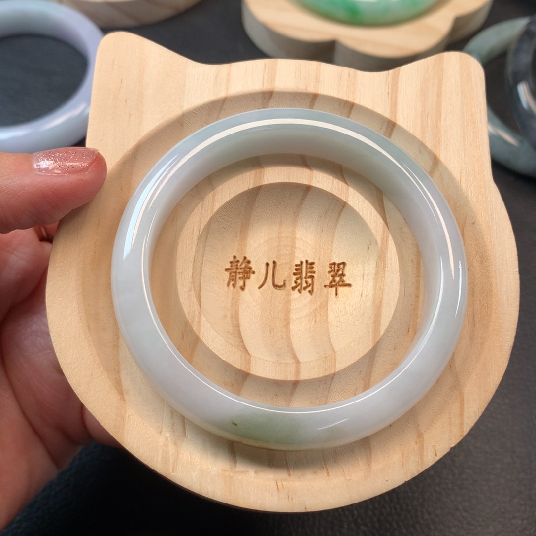 翡翠手镯未镶嵌55圈口