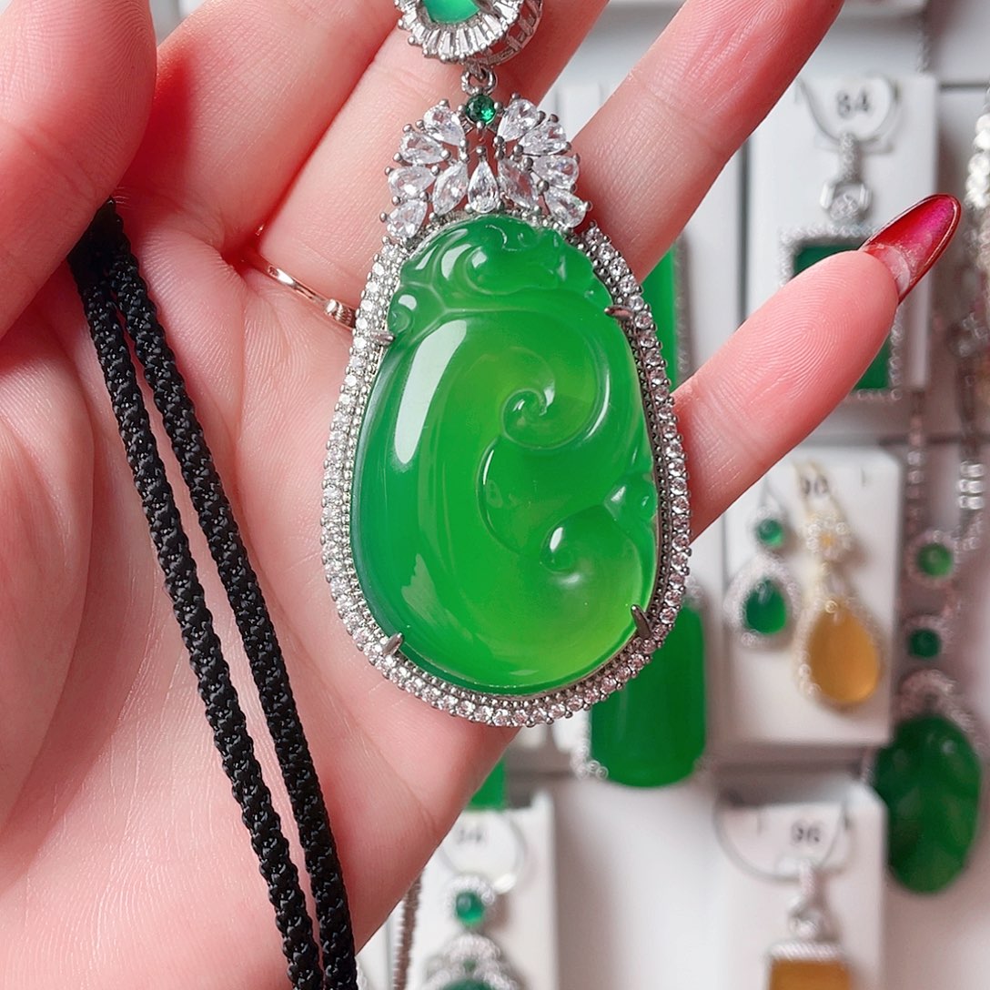 玛瑙/玉髓吊坠(赠链)未镶嵌