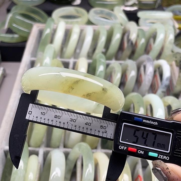 蛇纹石玉未镶嵌手镯，192