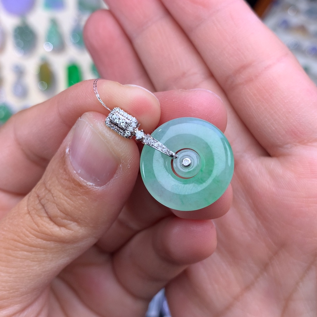 翡翠吊坠(不含链)18K金镶嵌