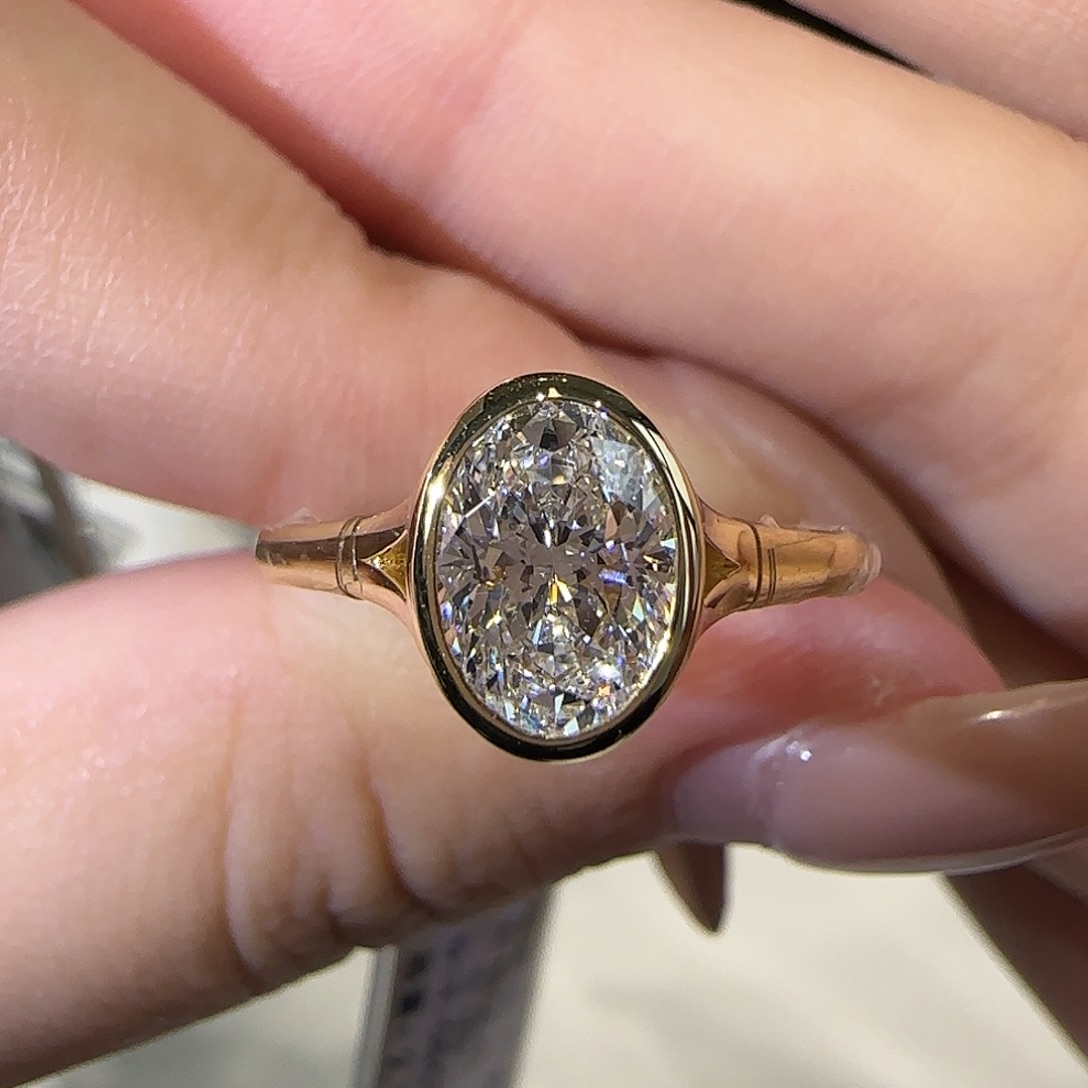 实验室培育钻石18K金镶嵌包镶椭圆1卡