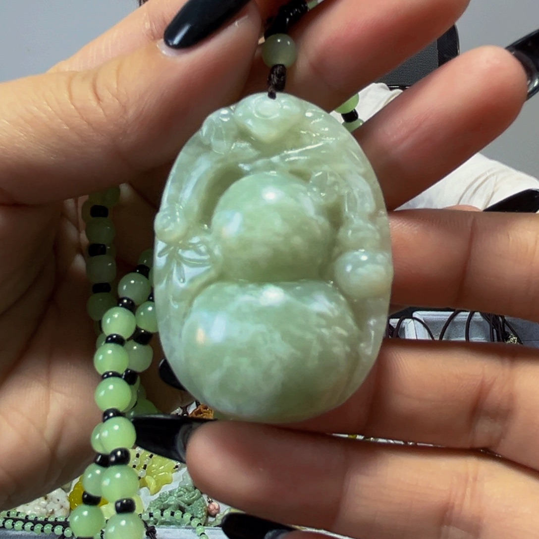 蛇纹石玉未镶嵌颈饰