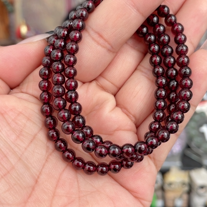 水晶手串未镶嵌5mm左右酒红石榴石多圈手串