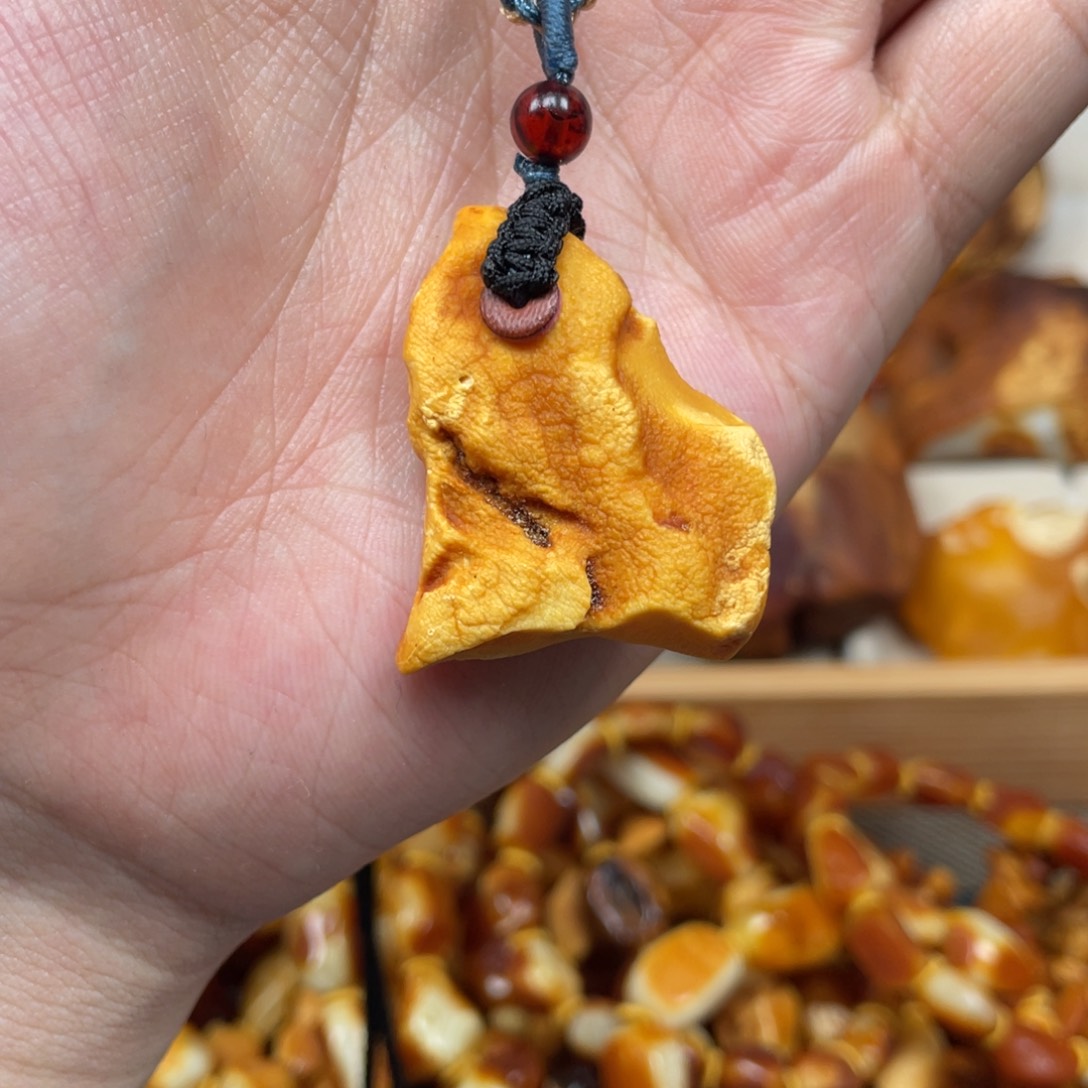 琥珀珠宝奇石未镶嵌